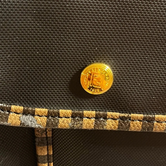 ❤️ Vintage Fendi toiletry/makeup bag, callouts as shown. - Picture 3 of 13